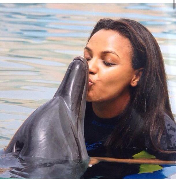 DOlphin Bay Kissing Iny !