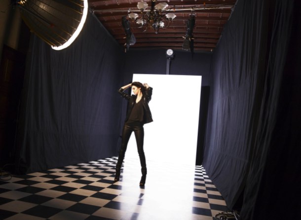 Visuels Backstages du tournage avec Kendall Jenner.