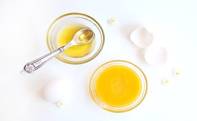 Egg-Yolk-And-Olive-Oil