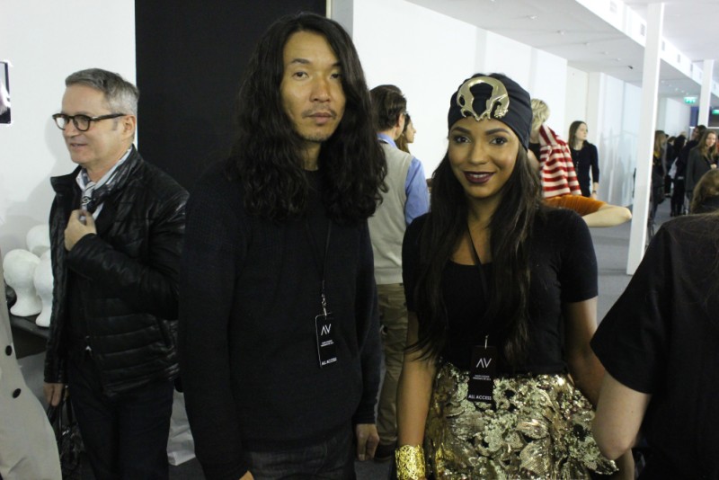 Backstage du défilé ALEXANDRE VAUTHIER avec Akki Shirakawa, le hair stylist officiel de REVLON PROFESSIONAL