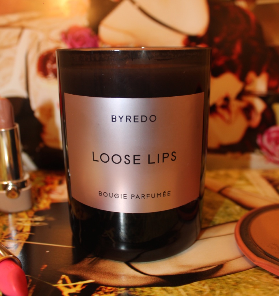 LOOSE LIPS de BYREDO, 55€ Bougie parfumée Loose Lips, 240g 