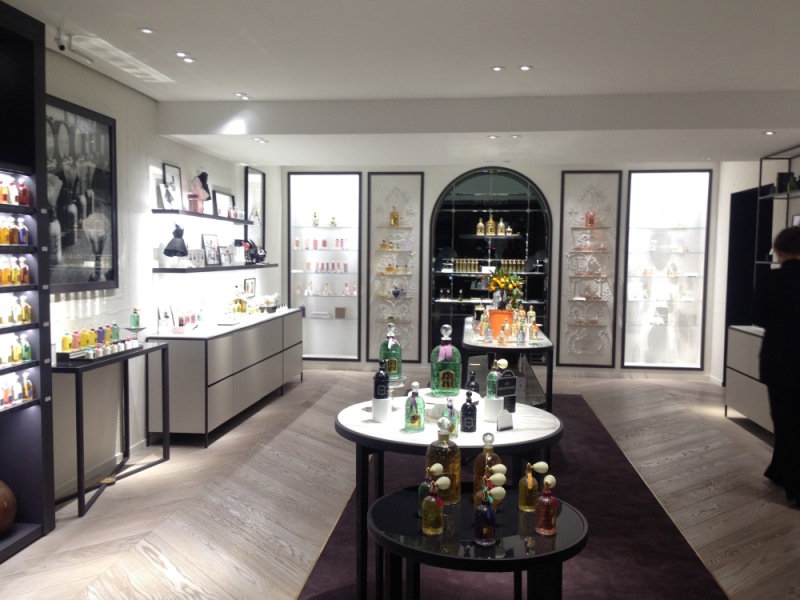 La nouvelle boutique Guerlain Parfumeur 392, rue Saint-Honoré - 75001 PARIS Téléphone : 01 42 60 68 61 Ouverture le 20 janvier 2016. 