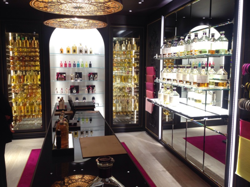 La nouvelle boutique Guerlain Parfumeur 392, rue Saint-Honoré - 75001 PARIS Téléphone : 01 42 60 68 61 Ouverture le 20 janvier 2016.